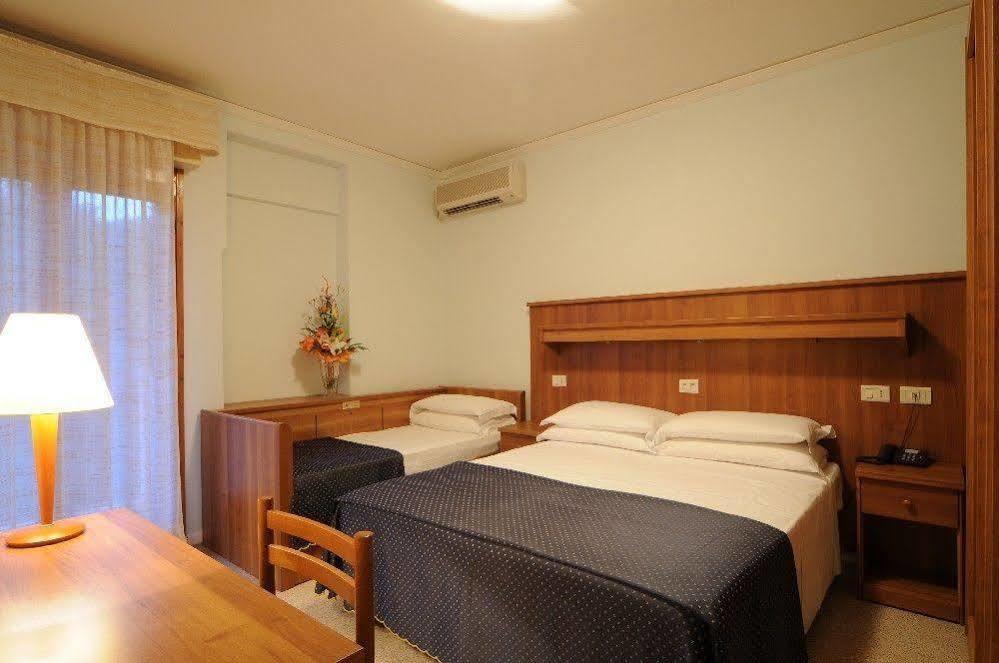 Hotel Mimosa Λινιάνο Σαμπιαντόρο Εξωτερικό φωτογραφία